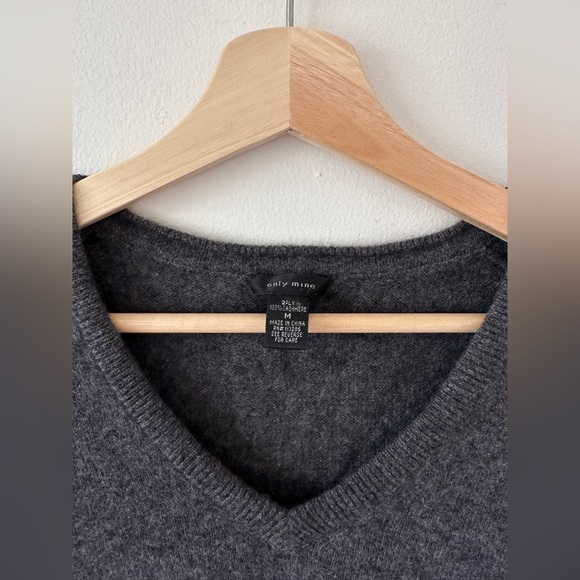 🤍 SOLD 🤍Only Mine 100% Cashmere Sweater - Picture 4 of 8